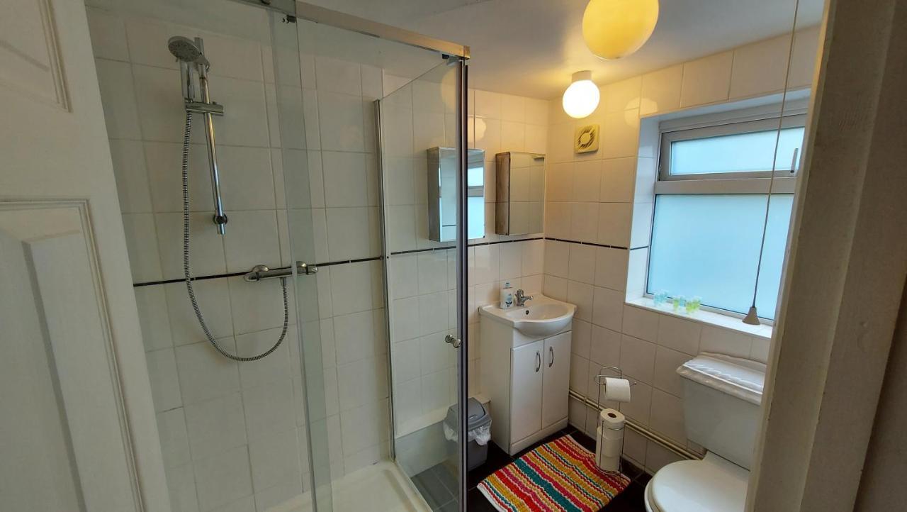 Gillings Villa -Perfect For Long & Short Stays Gillingham  Eksteriør billede