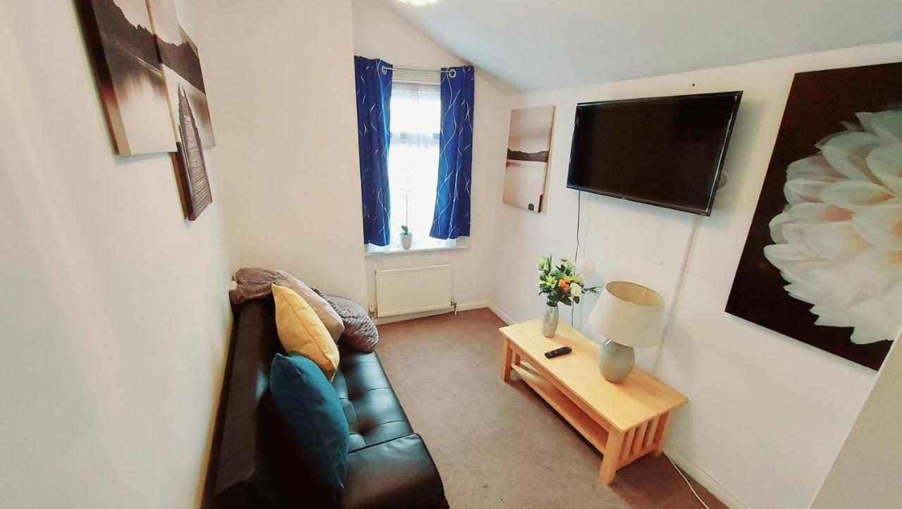 Gillings Villa -Perfect For Long & Short Stays Gillingham  Eksteriør billede