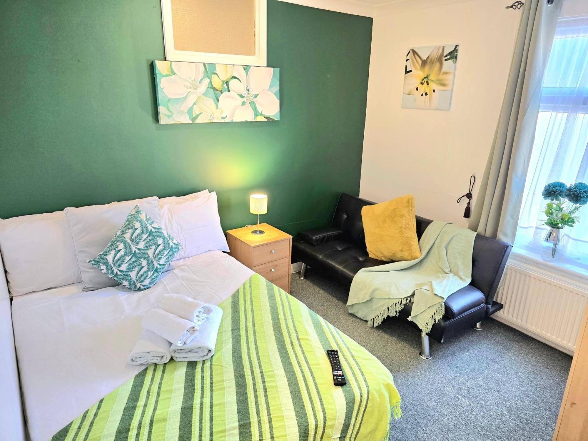 Gillings Villa -Perfect For Long & Short Stays Gillingham  Eksteriør billede