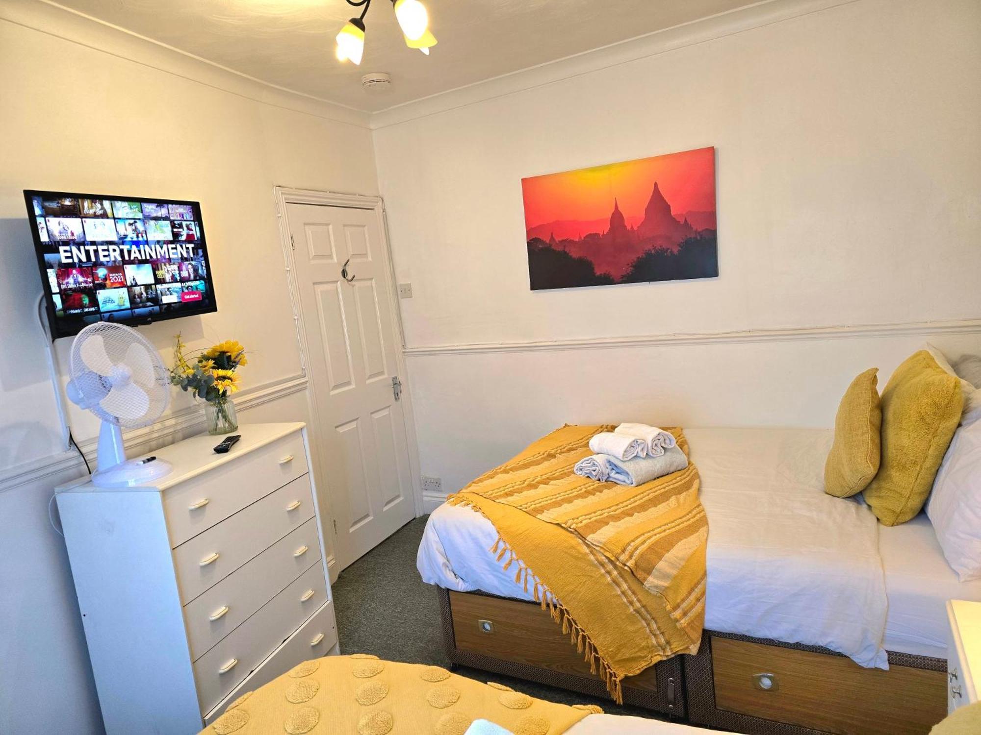Gillings Villa -Perfect For Long & Short Stays Gillingham  Eksteriør billede